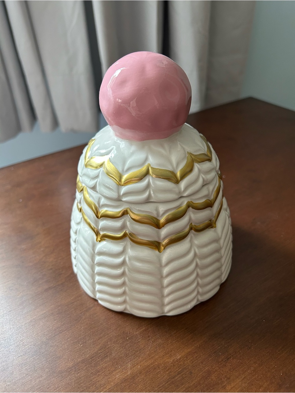 Pom Pom hat candle